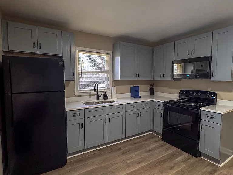 Cook Pl — Photo 3