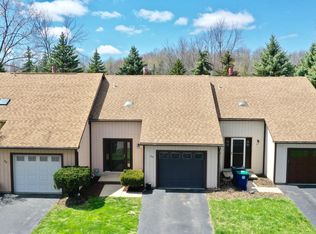 28 Robin Rd, Amherst, NY 14228