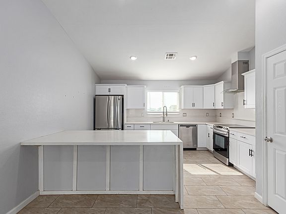 5th image of 30510 W Lynwood St