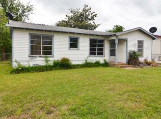 1117 Country Club Rd, Cleburne, TX 76033