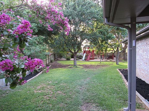 5th image of 974 Parkdale Dr