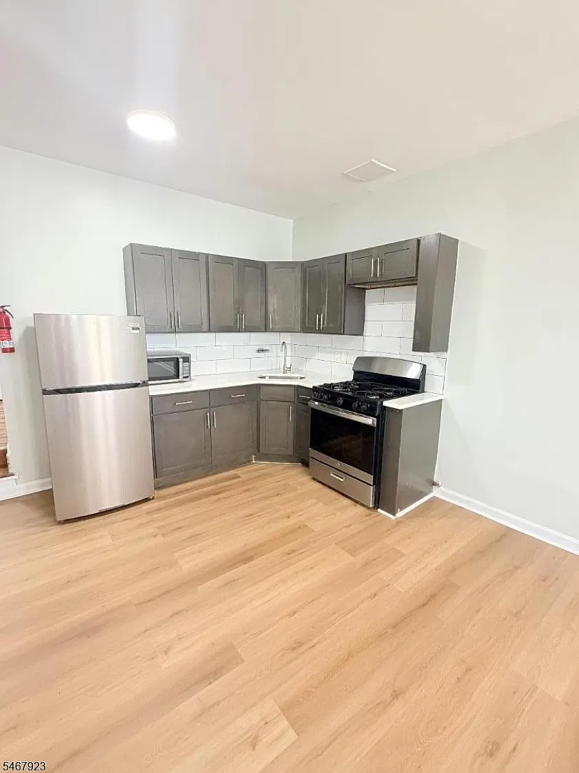 Studio, 1.0 bath, $1,500 — Photo 1