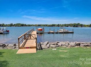 131 Lakefront Dr, Mooresville, NC 28117