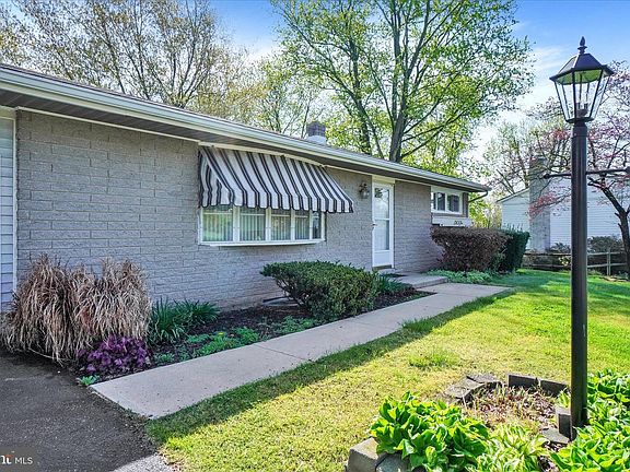 3rd image of 2833 Anita Dr