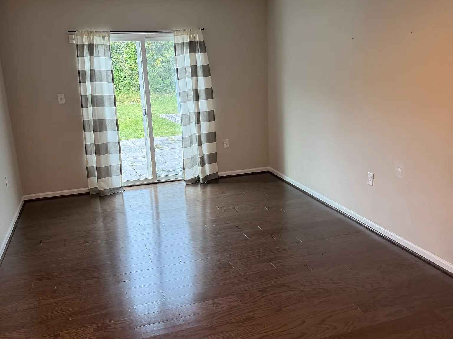 3 bed, 1504 sqft, $2,000 — Photo 4