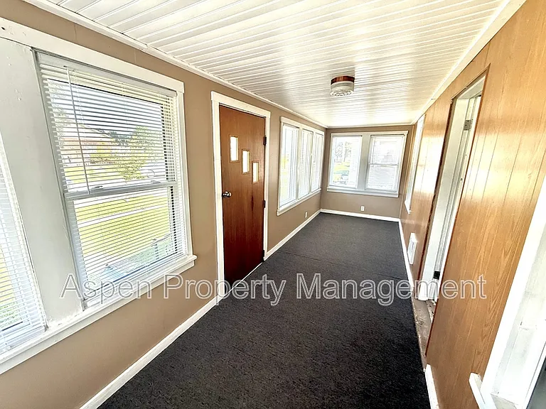 2110 S Central Ave — Photo 2