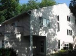 5390 W Old Shakopee Cir, Bloomington, MN 55437