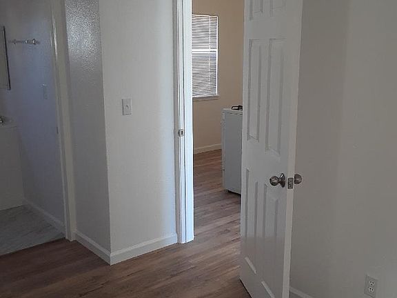 5th image of 2519 E Harding Way