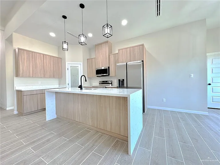 1001 Durango St — Photo 7