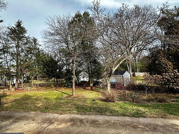 3rd image of 18 Dew Wood Ct