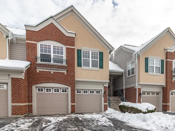 349 Pine Lake Cir, Vernon Hills, IL 60061