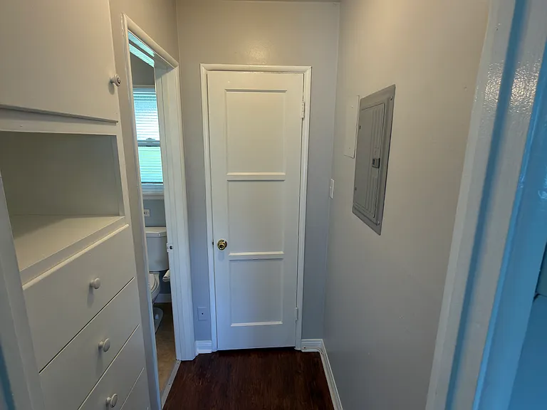 1841 Riverside Dr #STUDI0 — Photo 9