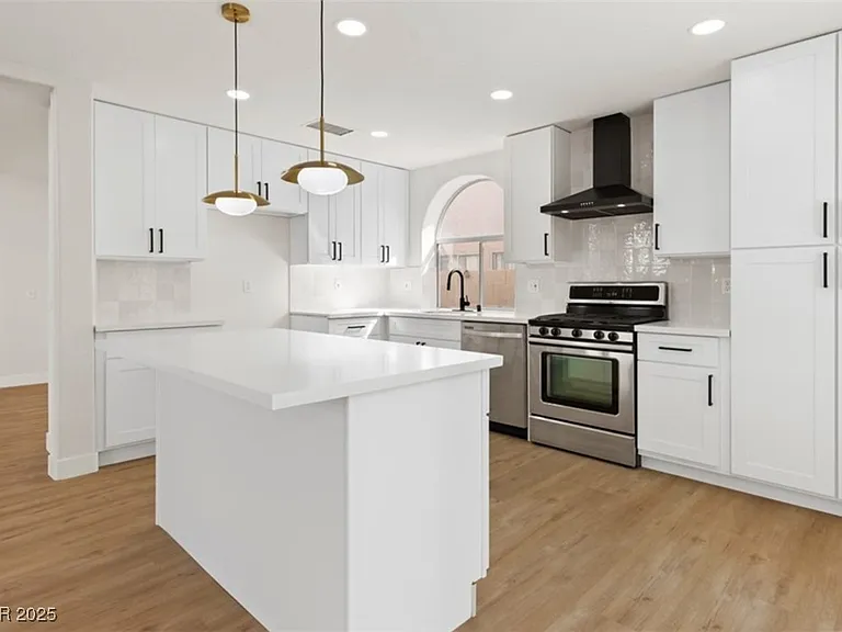 7837 Millhopper Ave — Photo 12
