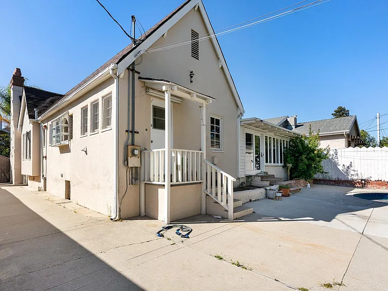 10530 Kinnard Ave — Photo 15