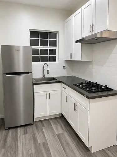 2121 E 4th St #1 Photo 1