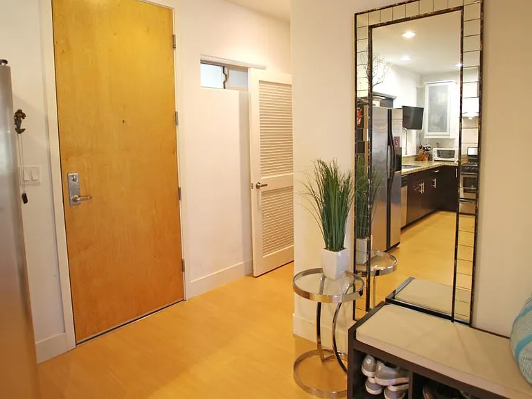 5232 Satsuma Ave #202 — Photo 7