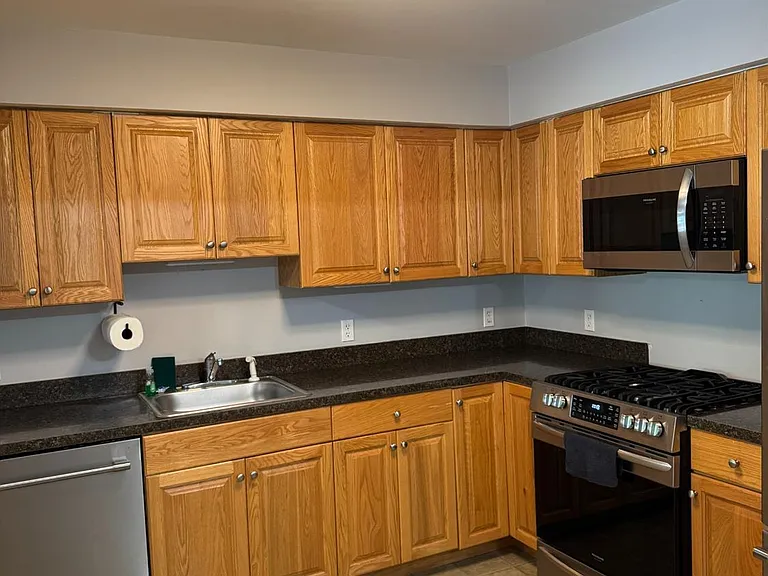 1325 Fernwood Ct — Photo 7