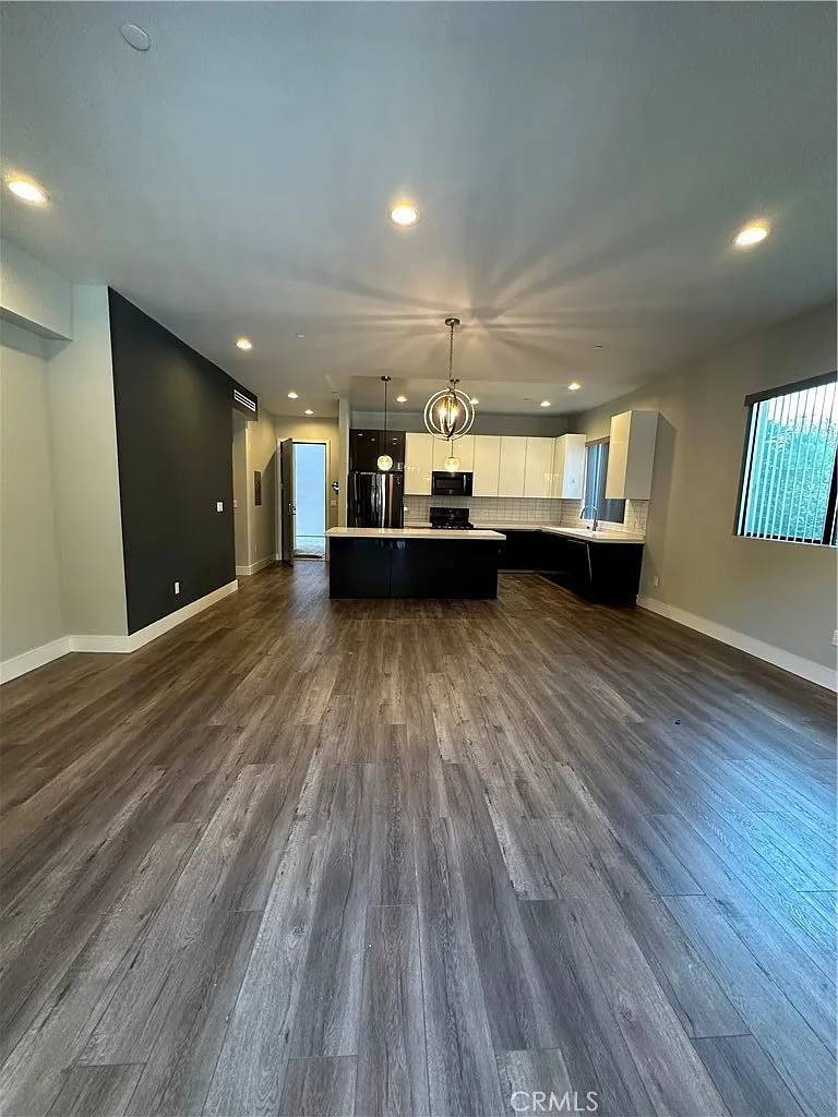 3 bed, 2.5 bath, 1532 sqft, $4,950 — Photo 2