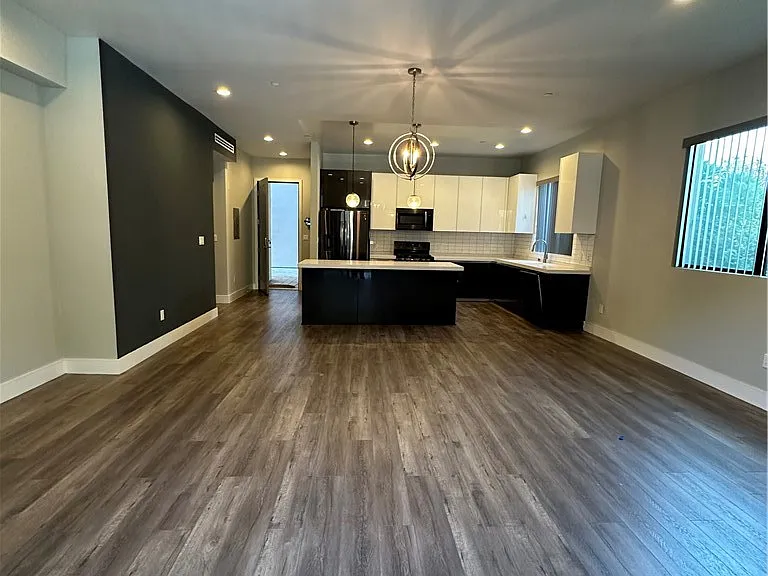 330 Salem St #102 — Photo 2
