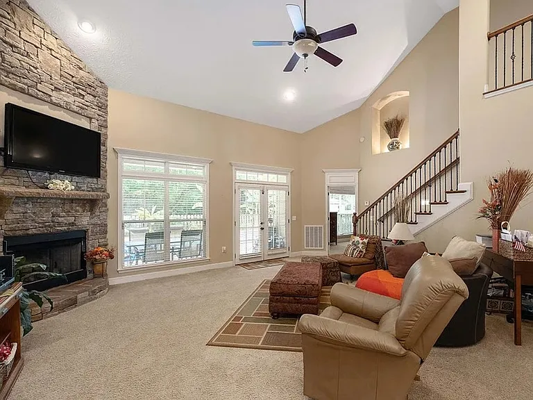 1025 Red Maple Way — Photo 4