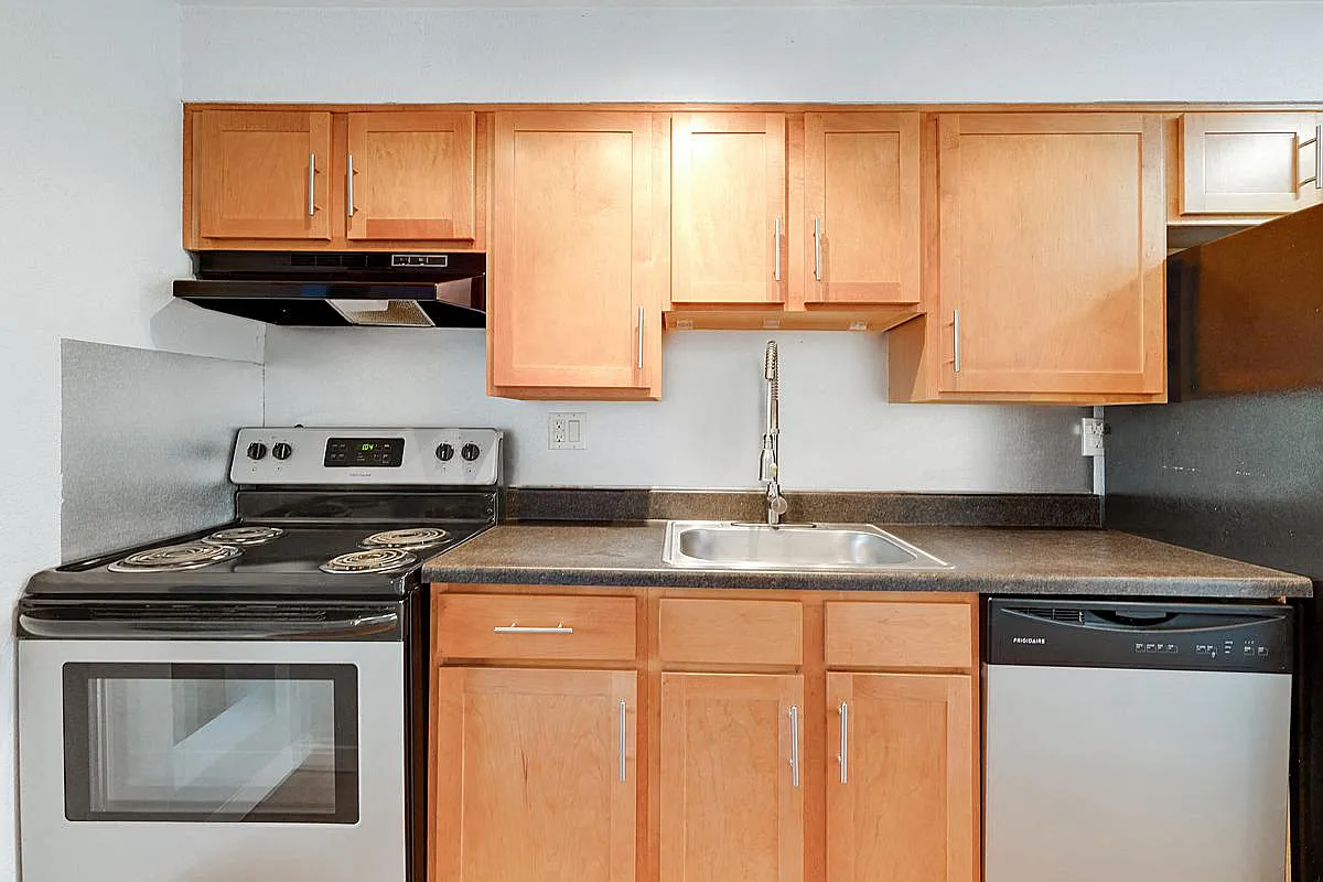Archer Place — Photo 3