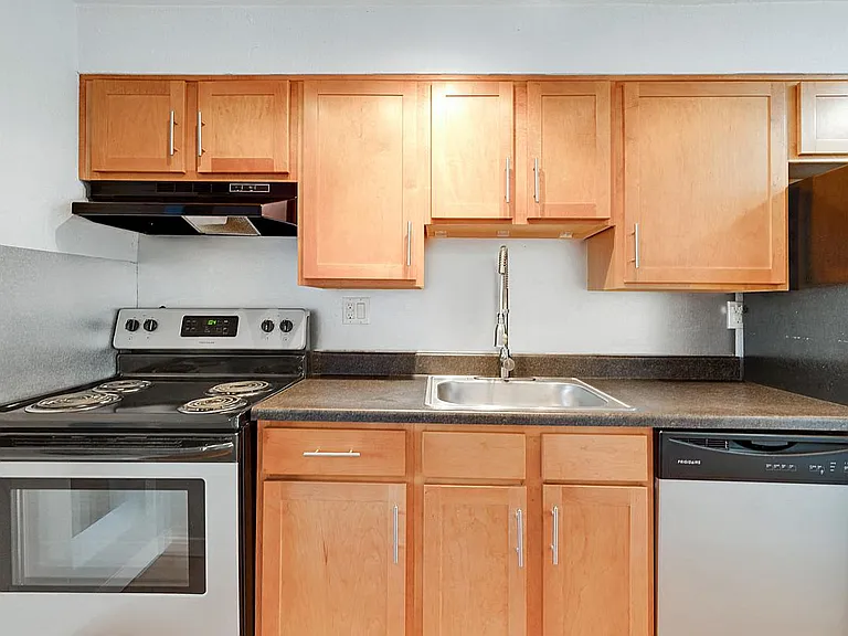Archer Place — Photo 3