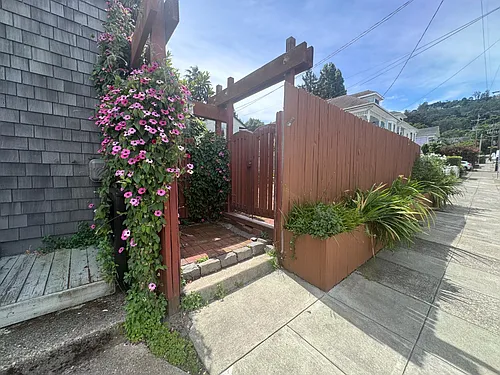 415 Turney St Photo 1