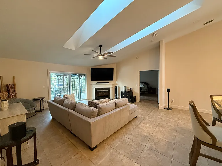 2126 Hovington Cir W — Photo 14
