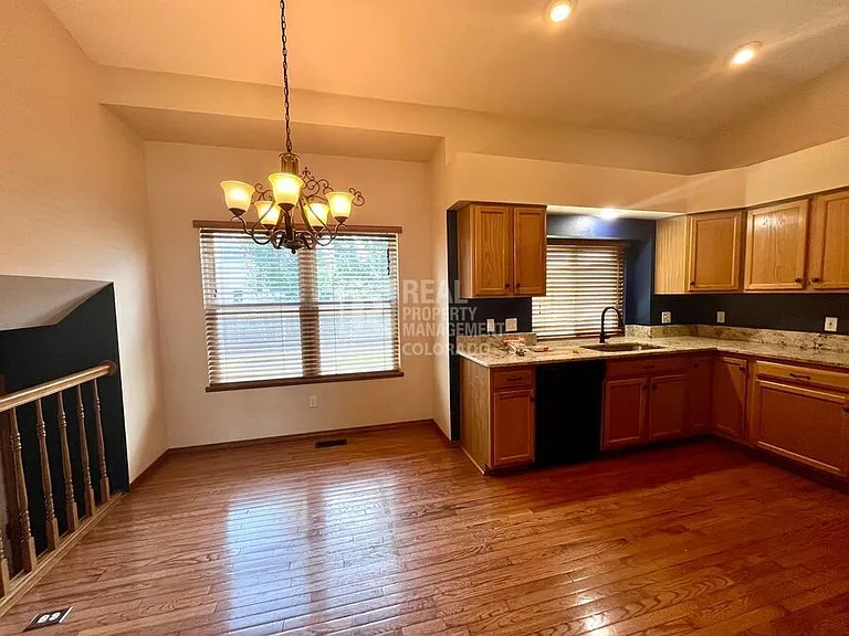 1313 Coolcrest Dr — Photo 6
