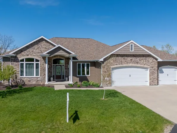 4220 Stonegate Dr, Oshkosh, WI 54904