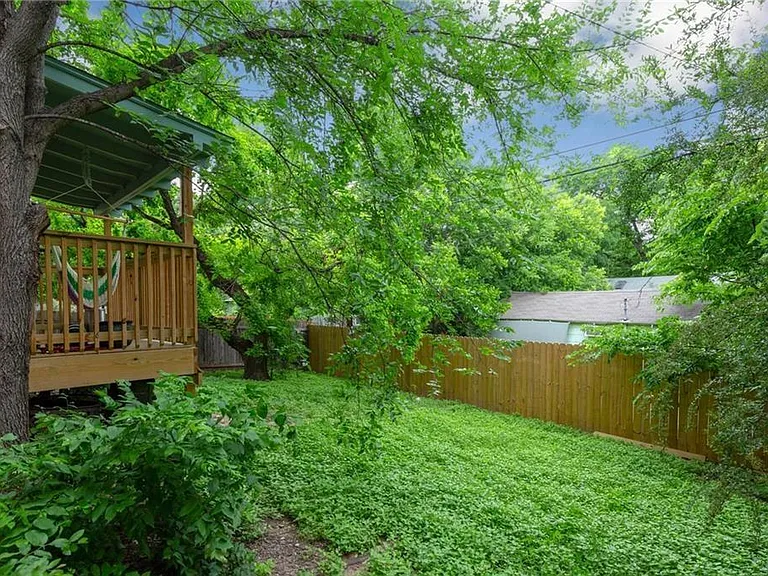 1801 Maple Ave — Photo 15