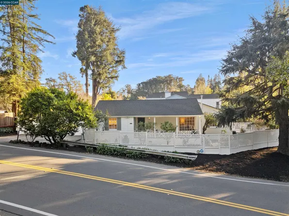 5450 Ascot Dr, Oakland, CA 94611