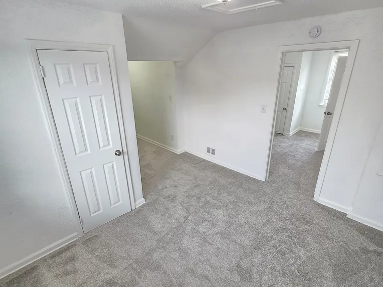 15841 Steel St — Photo 24