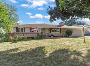 N95W16669 Roanoke Ct, Menomonee Falls, WI 53051