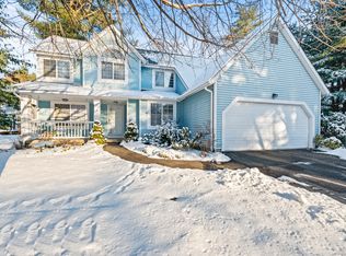 4 Edgewood Ct UNIT 4, Simsbury, CT 06070