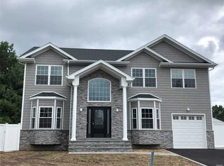 26 Colorado Ct, Syosset, NY 11791