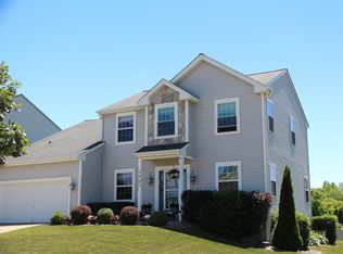2427 E Farmington Ln, Oak Creek, WI 53154