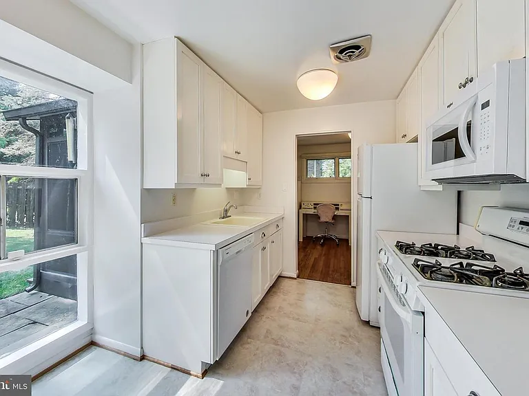6515 E Halbert Rd — Photo 16