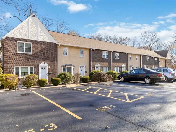 55 Tinson Rd APT 4, Quincy, MA 02169