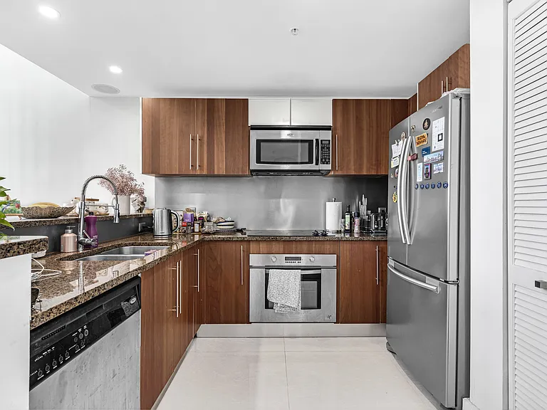 300 S Biscayne Blvd #L-612 — Photo 2