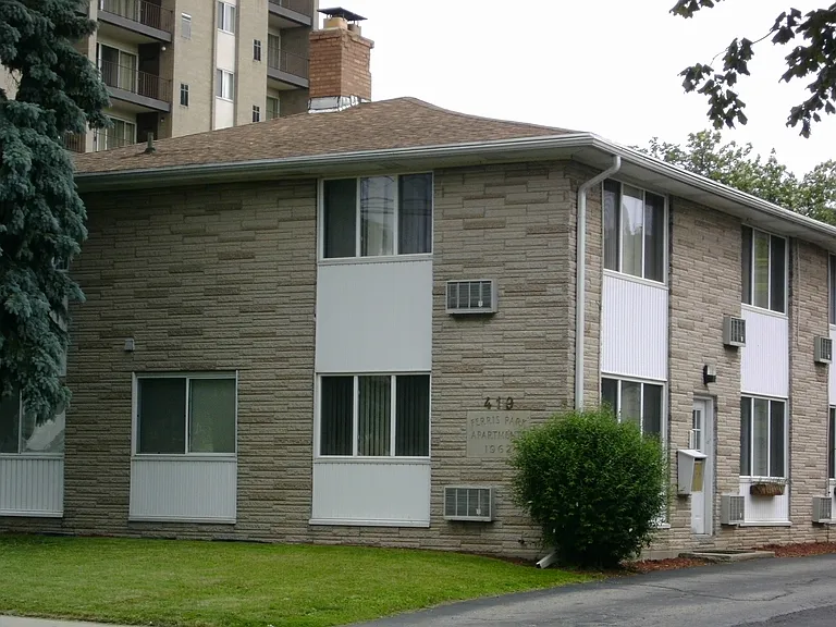 320 N Chestnut St #103 — Photo 1