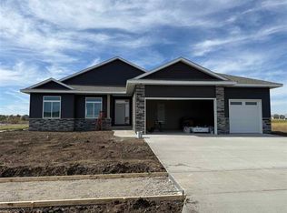 15 N Seven Oaks Rd, Northliberty, IA 52317