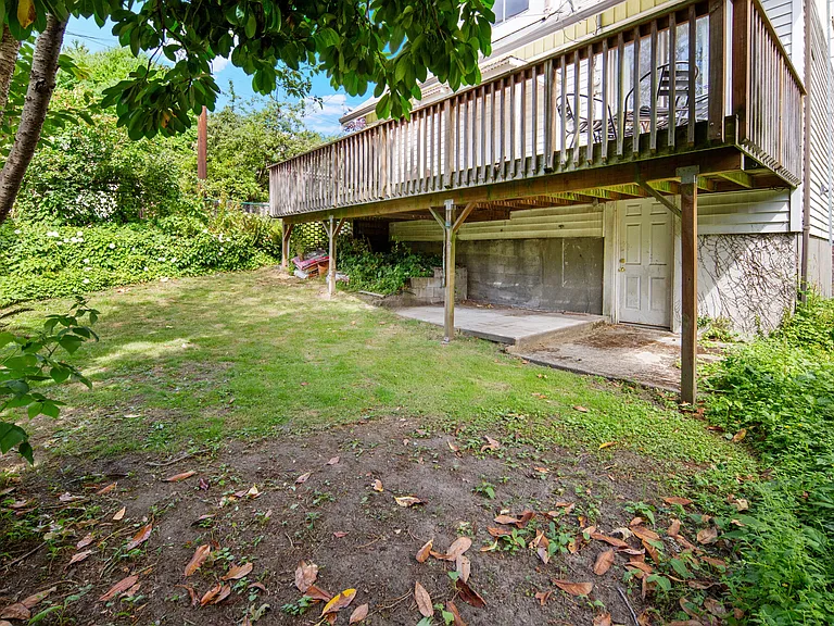 209 W Blaine St — Photo 15