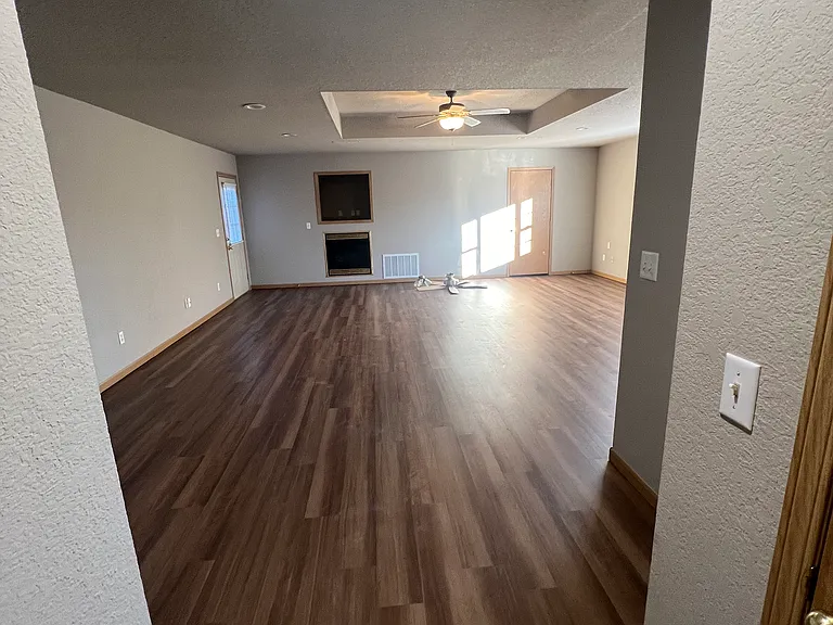 1370 N Tradition Ave — Photo 2