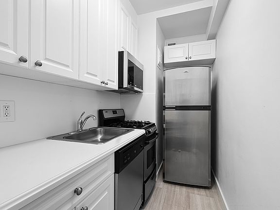 5th image of 40 Park Ave APT 3E