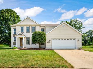 52088 Mallard Pointe Dr, Granger, IN 46530