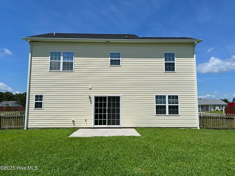 304 Mann St — Photo 35
