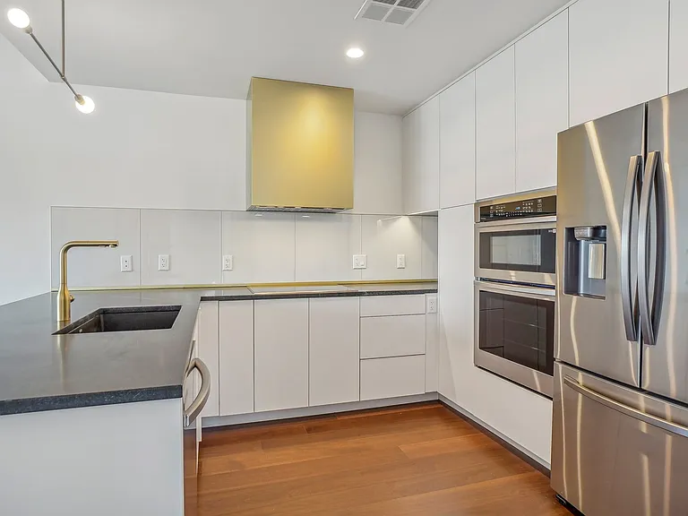 Modern and sleek kitchen