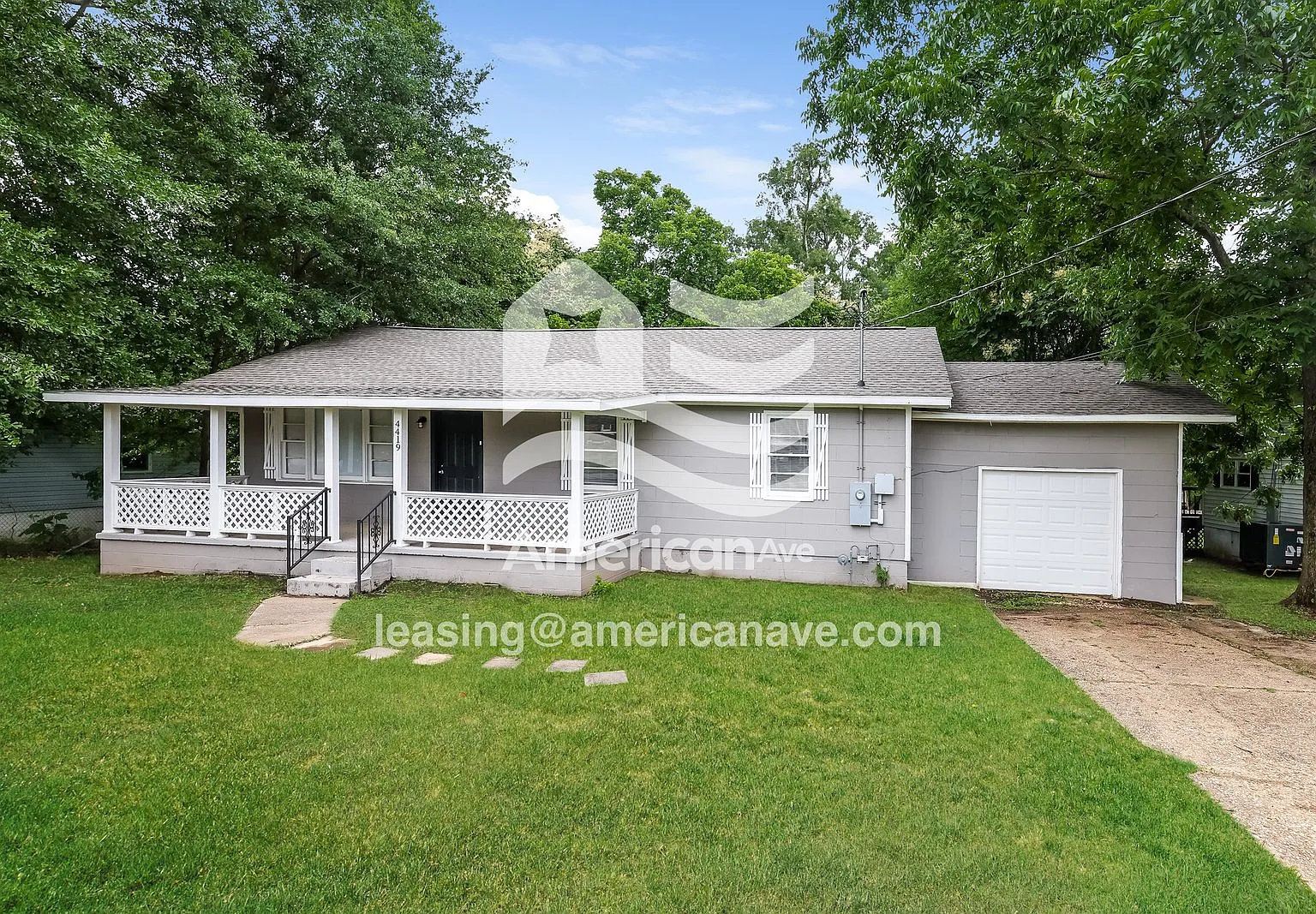 3 bed, 1.0 bath, 1144 sqft, $1,145 — Photo 2