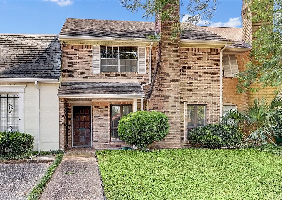 Location, location, location. 2 story 3 bedrooms, 2 baths, den plus a powder room and two car garage. Easy access to shopping, restaurants and Loop 610.